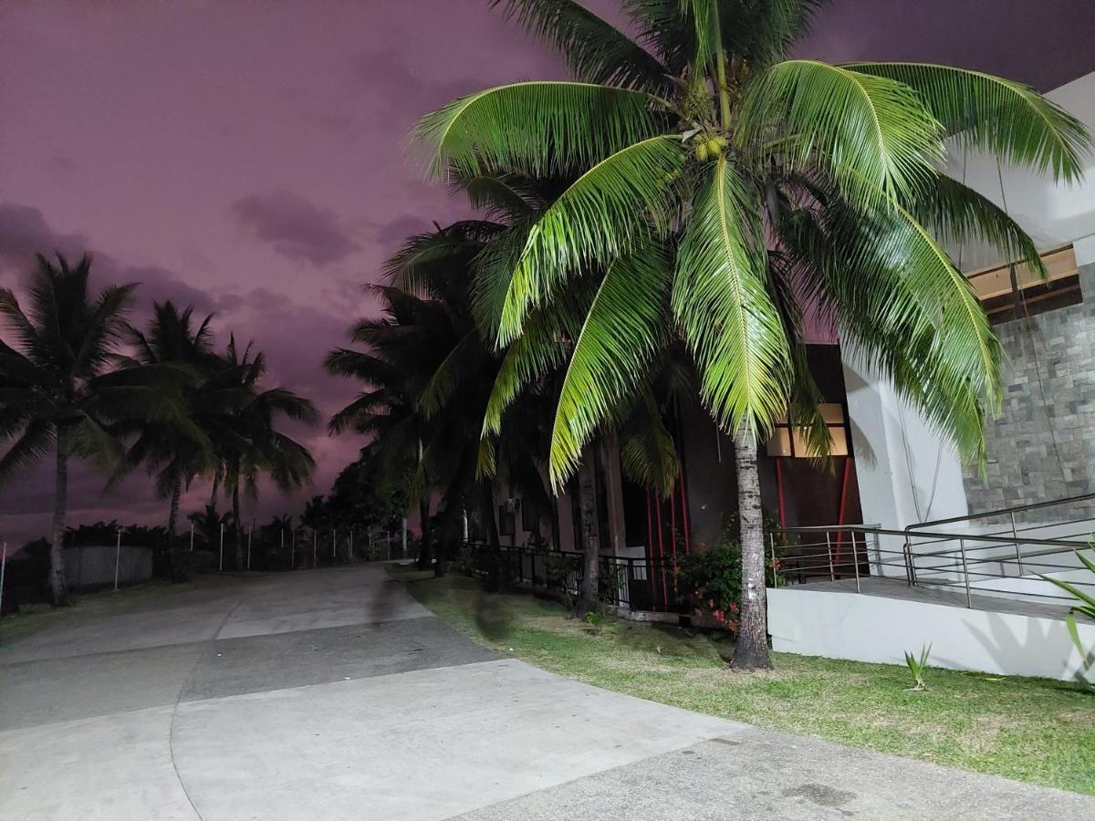 Nasau Resort & Villas Nadi Exterior photo